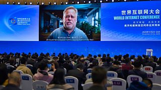 Jevgenyij Kaszperszkij, a cég tulajdonosa videoüzenetben szól egy kínai internetes konferenciához