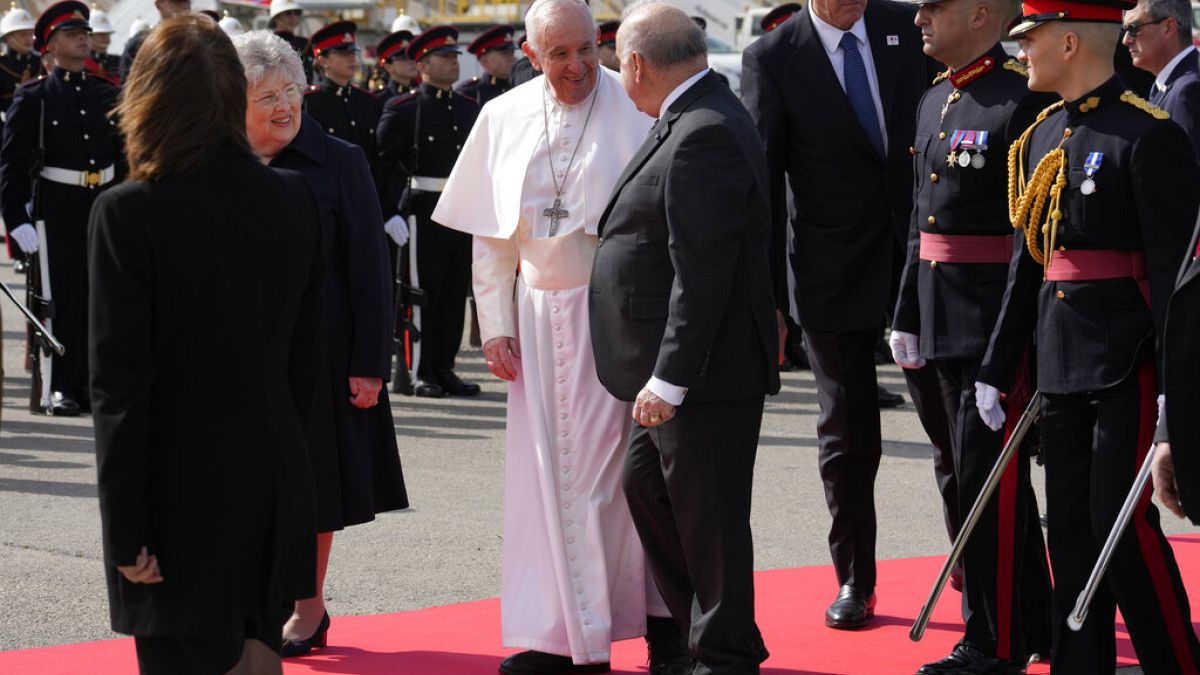 Ο Πάπας Φραγκίσκος κατά την άφιξή του στη Μάλτα