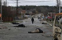 Tote in den Straßen von Butscha in der Ukraine