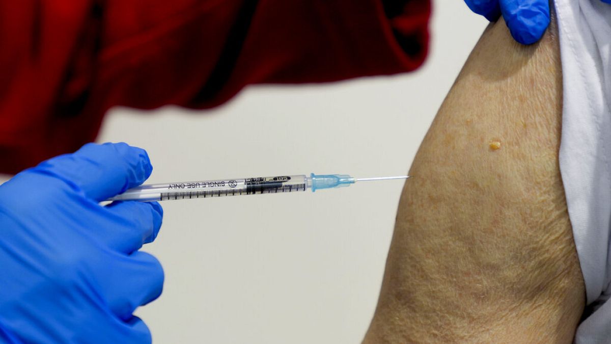 90 kez Covid-19 aşısı yaptıran bir kişi yakalandı (Arşiv)