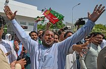 Митинг сторонников премьер-министра Пакистана Имран Хана у здания парламента в Исламабаде /3 апреля 2022