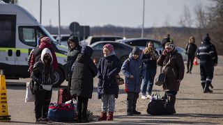 Ukrajnából elmenekült emberek a moldovai-ukrán határon lévő moldovai Palancában 2022. március 17-én.