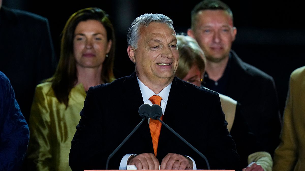 Orbán Viktor győzelmi beszéde közben
