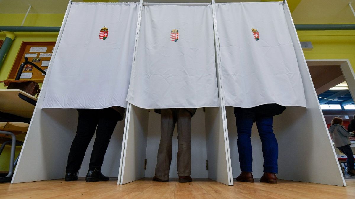Szavazók Miskolcon, 2022. április 3-án.