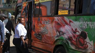 Kenya : les "matatus" souffrent de la pénurie de carburant