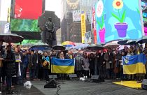 Vigília pela Ucrânia reúne artistas da Broadway em Times Square, Nova Iorque, EUA
