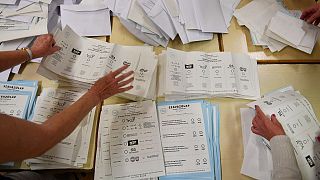 Szavazatszámlálás egy budapesti szavazókörben 2022. április 3-án