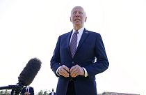 Joe Biden fordert, Putin wegen Kriegsverbrechen den Prozess zu machen (4.4.2022)