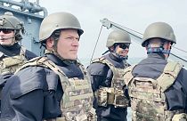 Offiziere der Rumänischen Marine auf einem Schiff
