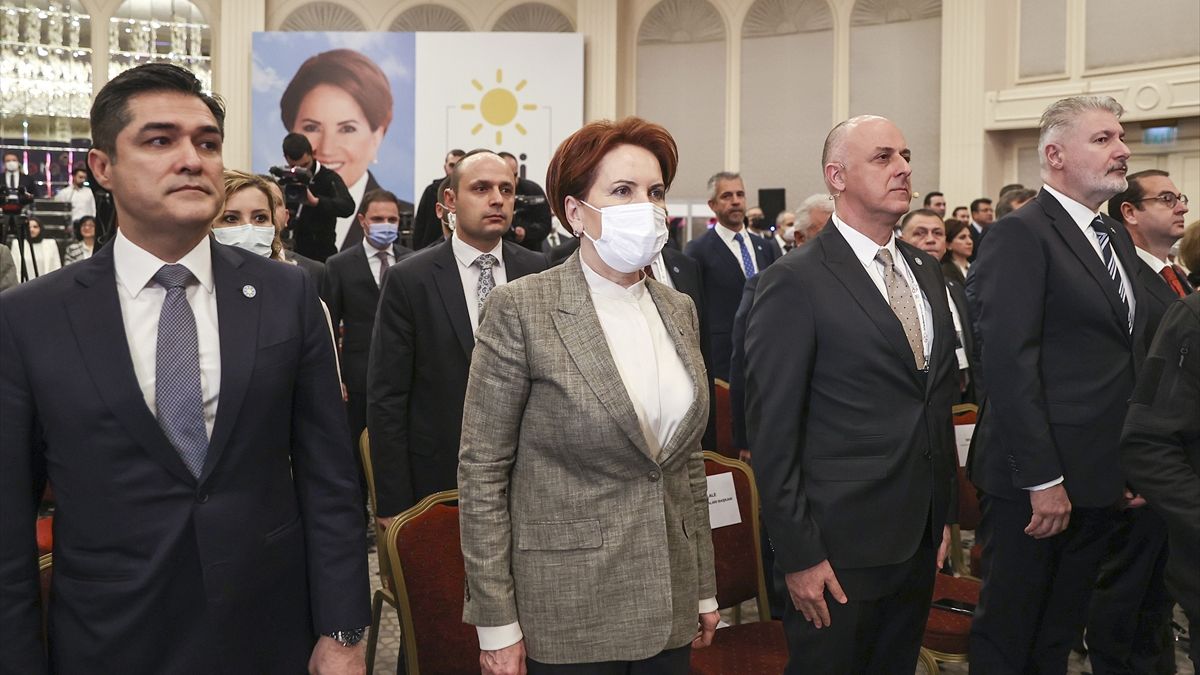İYİ Parti Genel Başkanı Meral Akşener, İstanbul'da gerçekleştirilen"İYİ Kalkınma Kongresi'nin 3. Oturumu"nu izledi.