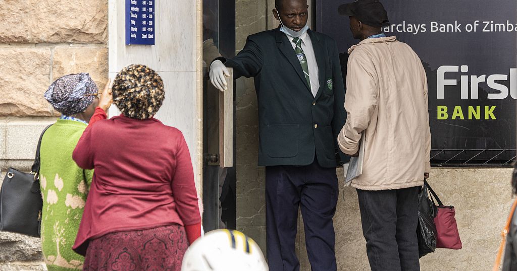 Zimbabwe : la Banque centrale relève son principal taux directeur à 80%