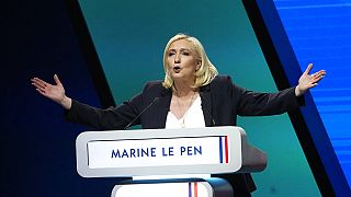 Marine Le Pen pronuncia un discurso durante un mitin de campaña, el 5 de febrero de 2022 en Reims