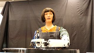 UK: A humanoid robot paints portraits 