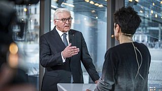 Der deutsche Präsident Frank-Walter Steinmeier im Gespräch mit Dunja Hayali, 05.04.2022