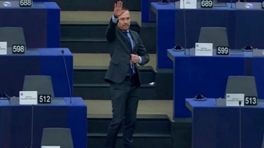 Ангел Замбаски: Българският евродепутат разреши нацисткия поздрав в парламента
