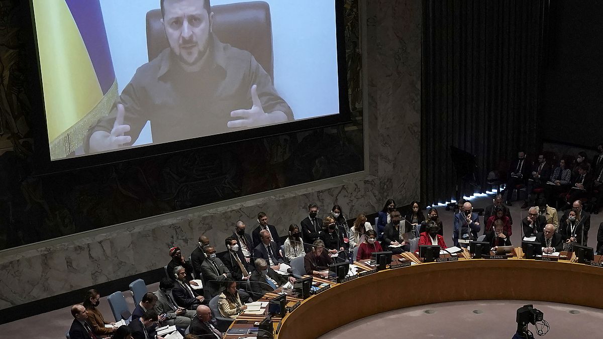 زيلينسكي مخاطباً مجلس الأمن الدولي 