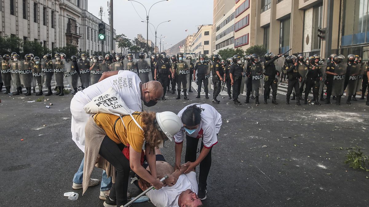 Массовые протесты в Лиме продолжаются вторую неделю