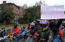 Manifestantes en las protestas en Bogotá contra las nuevas medidas hacia los motociclistas impuestas por la alcaldesa Claudia López