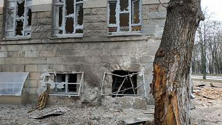 Ein beschädigtes Gebäude in Tschernihiw (Aufnahme vom 30. März 22)
