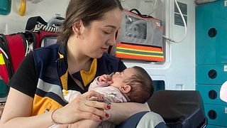 Acil tıp teknikeri Büşra Durmaz'ın sütannelik yaparak "Nisa Mihriban" ismini verdiği bebeğin sağlık durumu ciddiyetini koruyor