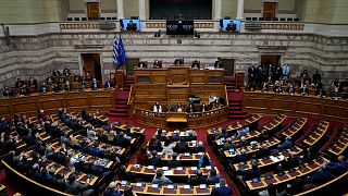 Le président ukrainien Volodymyr Zelensky s'adresse au Parlement grec