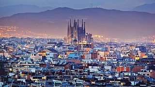 صورة ليلية لمدينة برشلونة