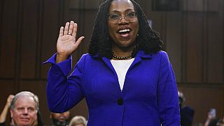 ABD tarihinin ilk siyahi kadın Yüksek Mahkeme yargıç adayı Jackson'ın yargıçlığı onaylandı