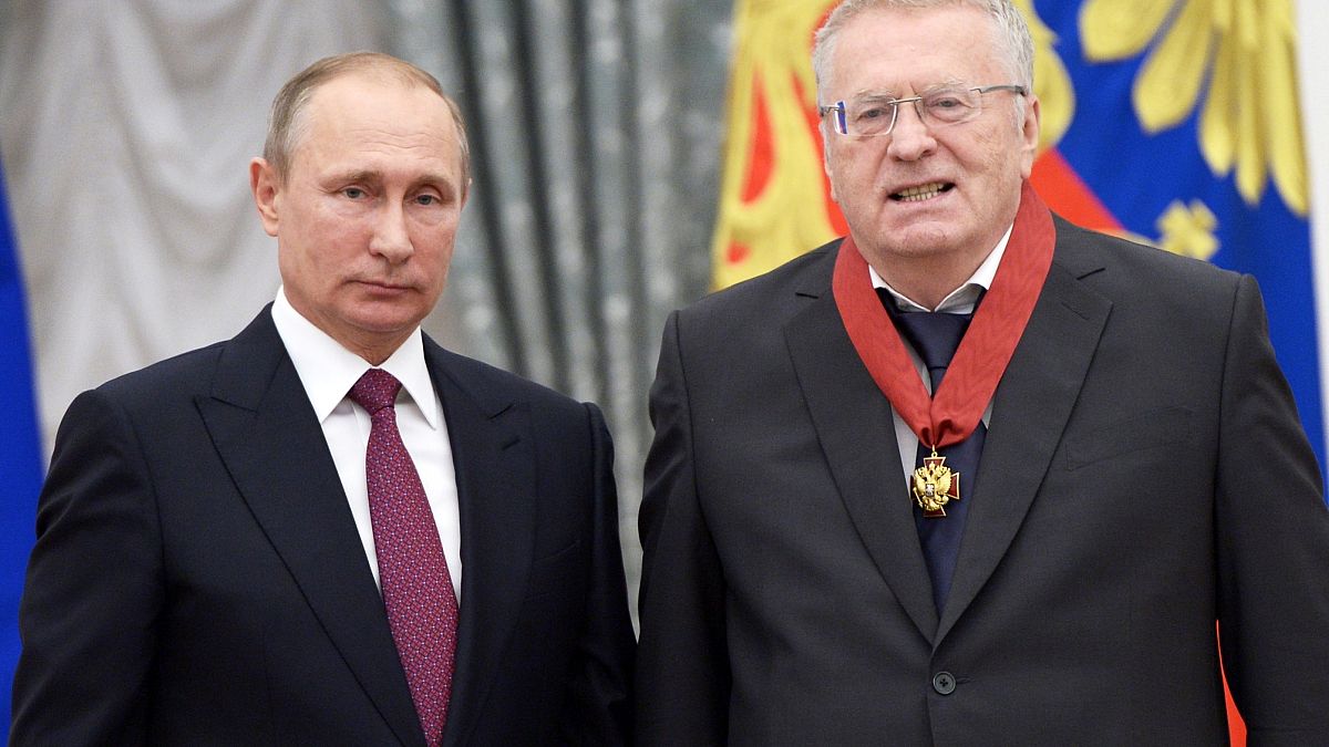 Владимир Путин и Владимир Жириновский во время вручения наград. Сентябрь 2016 года