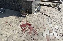 Restos de sangre de las víctimas del ataque con misiles a la estación de Kramatorsk