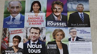 لافتات دعم للمرشحين بالانتخابات الرئاسية الفرنسية