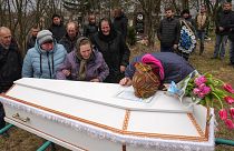Funeral de Veronika Kuts, de 12 anos, vítima de um bombardeamento em Chernihiv