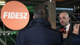 Kovács Zoltán a sajtónak nyilatkozik a Fidesz-KDNP választási eredményváró rendezvényén 2022. április 3-án – képünk illusztráció