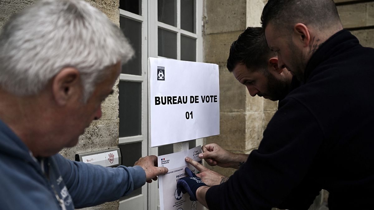 45 milhões de franceses vão às urnas este domingo
