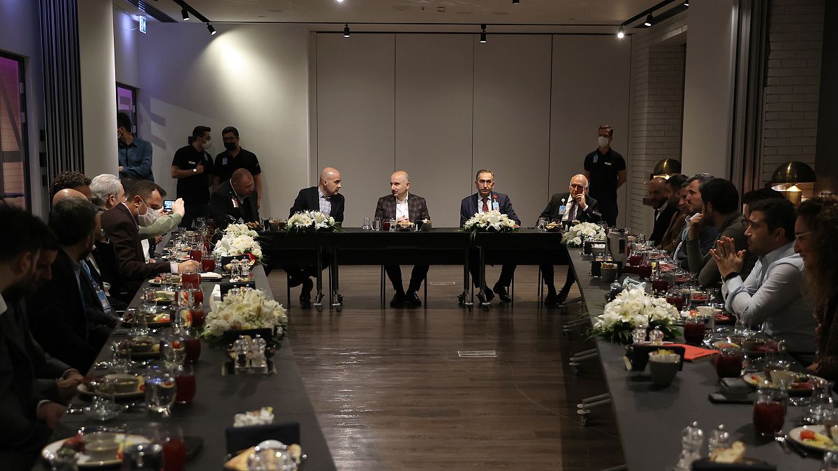 Bakan Karaismailoğlu, İstanbul Havalimanları Muhabirleri Derneği (İHMD) tarafından düzenlenen iftar yemeğine katıldı