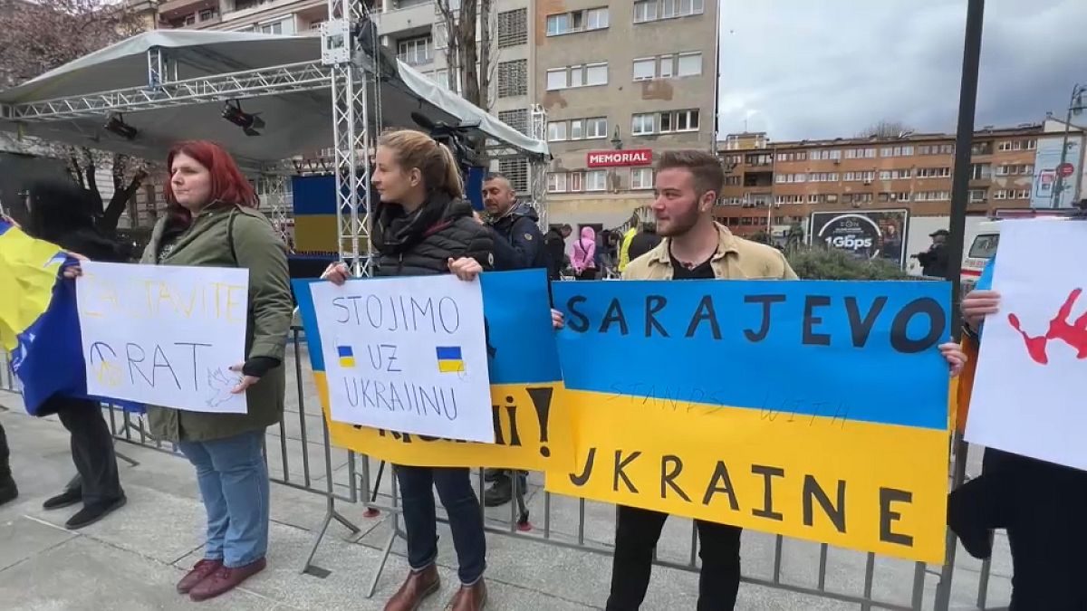 Habitantes de Sarajevo expresan su solidaridad con Ucrania