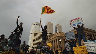 Demonstrierende vor dem Parlament in Colombo am 10. März 2022