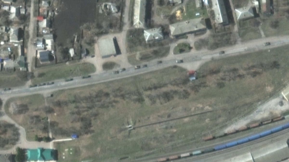 Imágenes por satélite del convoy militar dirigiéndose al sur del Donbás