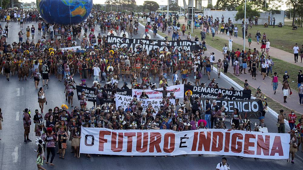 Indígenas do Brasil protestam contra medidas defendidas por Bolsonaro