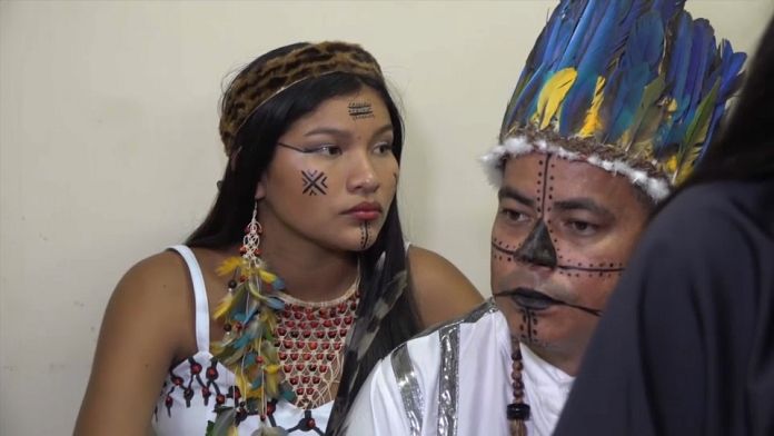 Cidade brasileira de Manaus recebe primeiro desfile de moda indígena