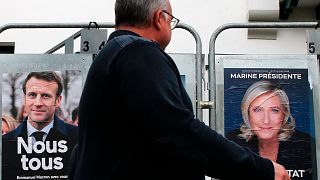Les affiches de campagne d'Emmanuel Macron et Marine Le Pen à Anglet, 8 avril 2022.