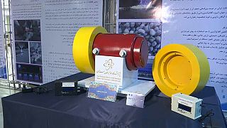 Экспонаты выставки достижений в сфере атомной промышленности в Иране