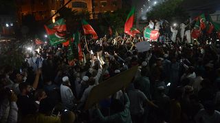 Pakistan'da eski başbakan Han'a destek gösterisi yapıldı