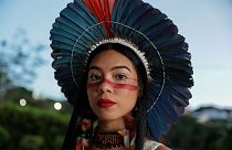 Cleiane Costa vom Stamm der Sateré-Mawé posiert bei den Modenschauen in Manaus (9. April 2022)