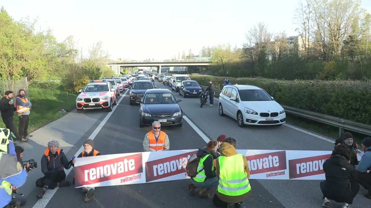إغلاق الطريق السريع في سويسرا.