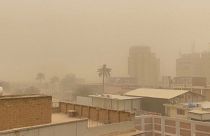 لقطة من فيديو نشرته فرانس برس للعاصفة الرملية التي ضربت بغداد