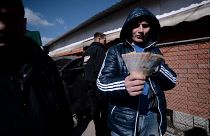 Muitas pessoas que fugiram da Ucrânia não conseguem cambiar dinheiro local por divisas europeias