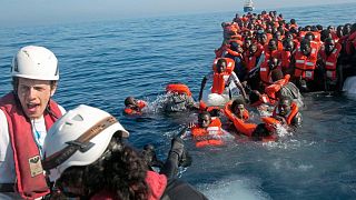 انقاذ المهاجرين في البحر المتوسط.