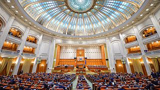 Nicolae Ciucă felszólal a román parlamentben