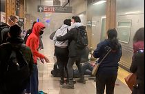 ABD'nin New York kentinde, Brooklyn'deki bir metro istasyonunda gerçekleştirilen saldırıda 10'u ateşli silahla olmak üzere 23 kişi yaralandı