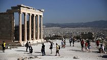 Yunanistan'ın başkenti Atina'da turistlerin en sıklıkla ziyaret ettiği bölgelerden Akropolis Tepesi